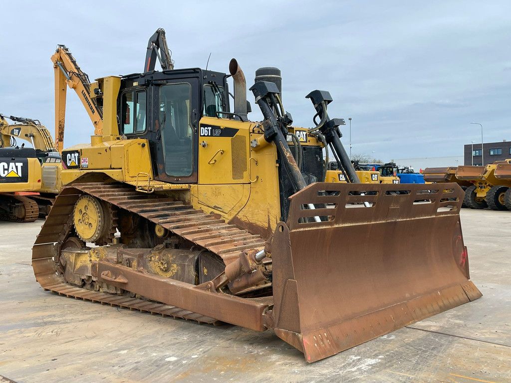 Caterpillar D6T LGP