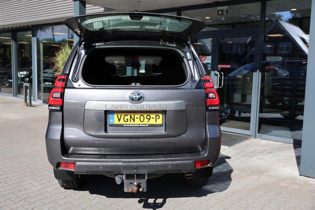 Toyota Landcruiser 150 2.8 D-4D 5DRS CHALLENGER A/T VAN