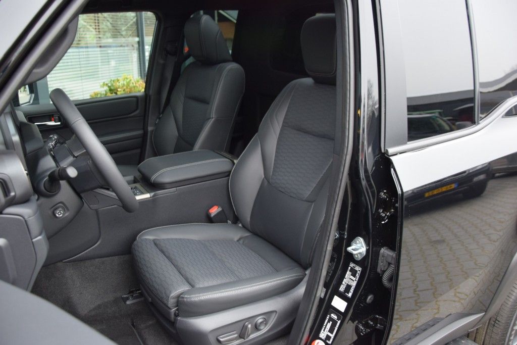 Toyota Landcruiser 250 2.8 D-4D 5DRS PROFESSIONAL PANODAK A/T VAN