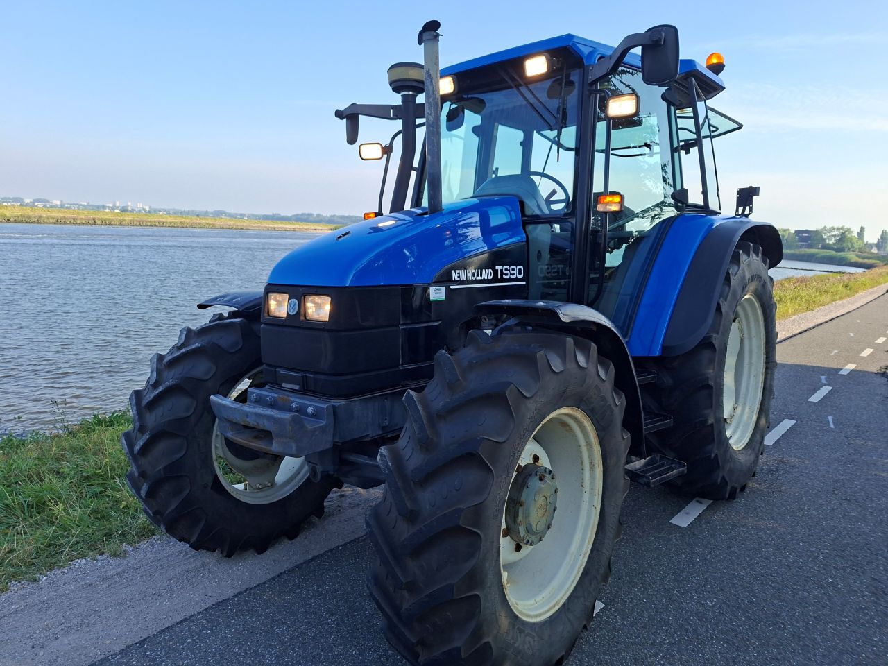 New Holland TS 90