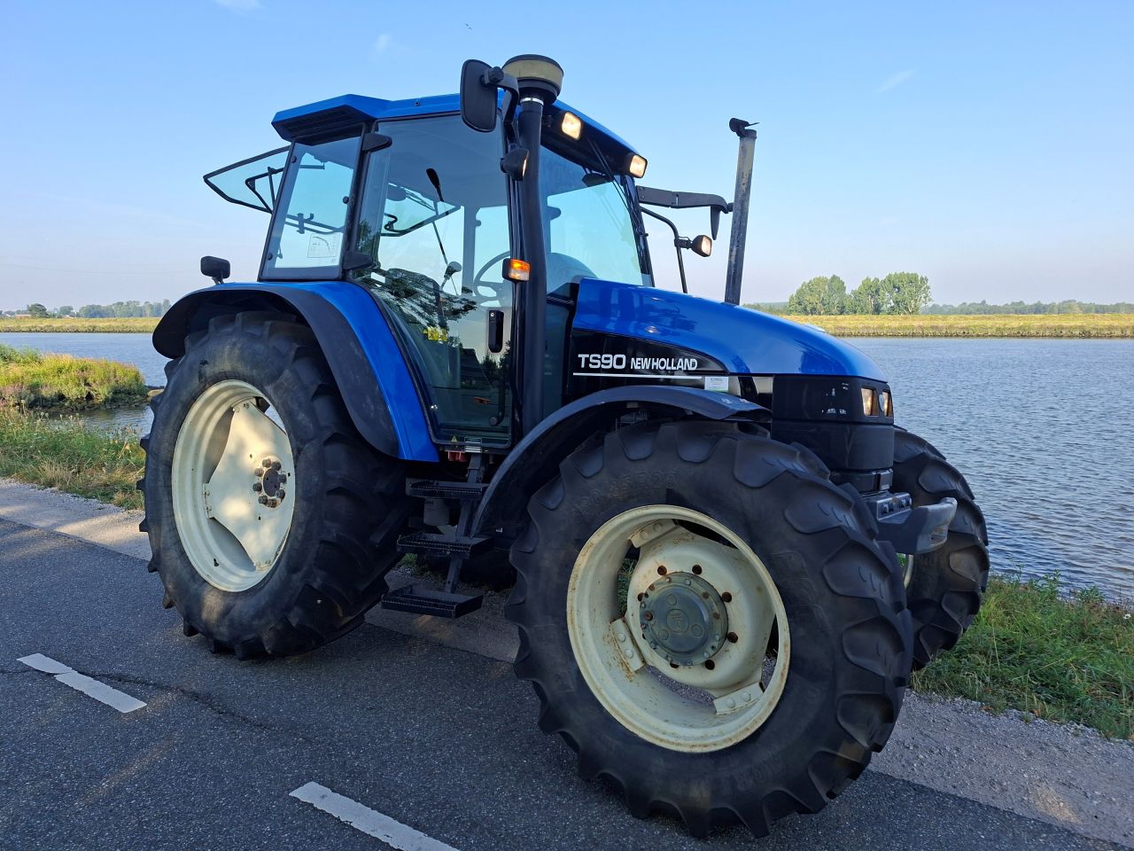New Holland TS 90