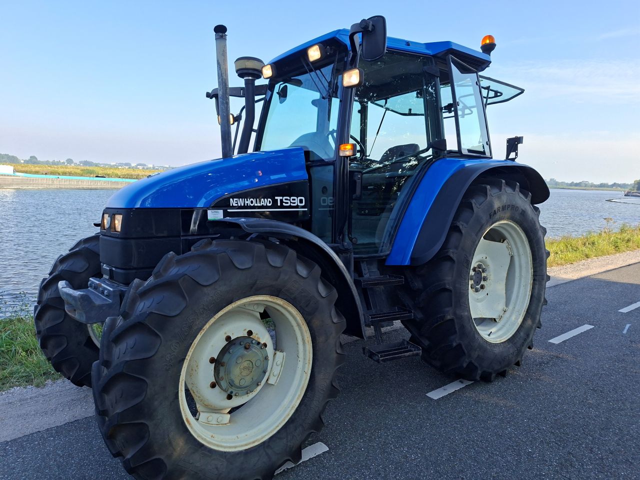 New Holland TS 90