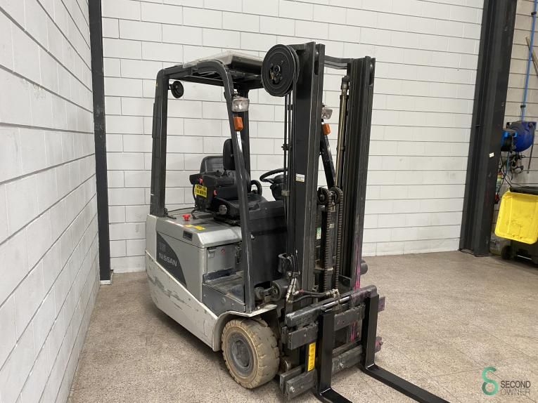 Forklifts Electric Nissan 1 N 1 L 15 Q 2006
