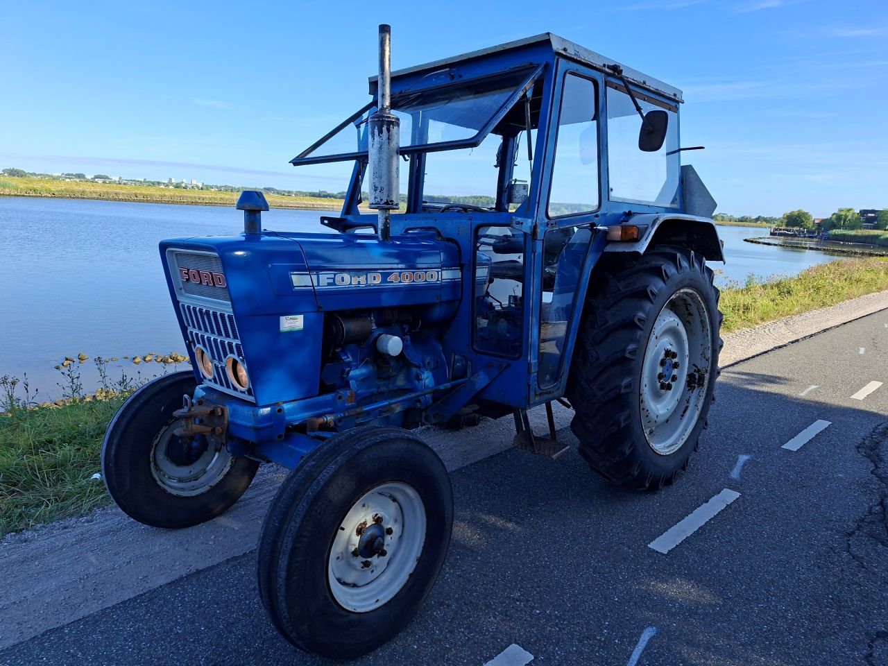 Ford 4000 met cabine