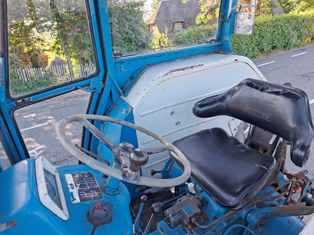 Ford 4000 met cabine