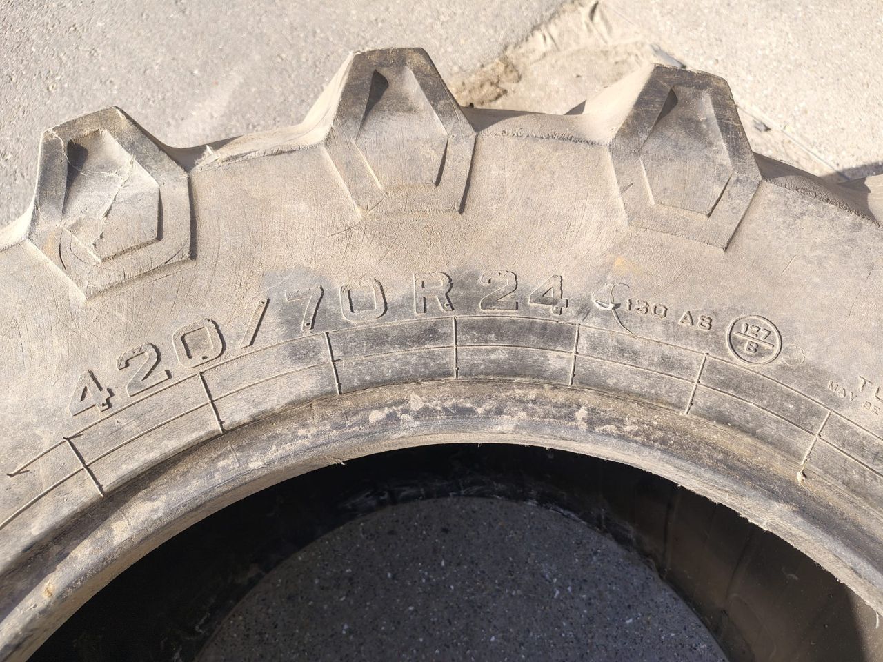 Pirelli 420/70R24