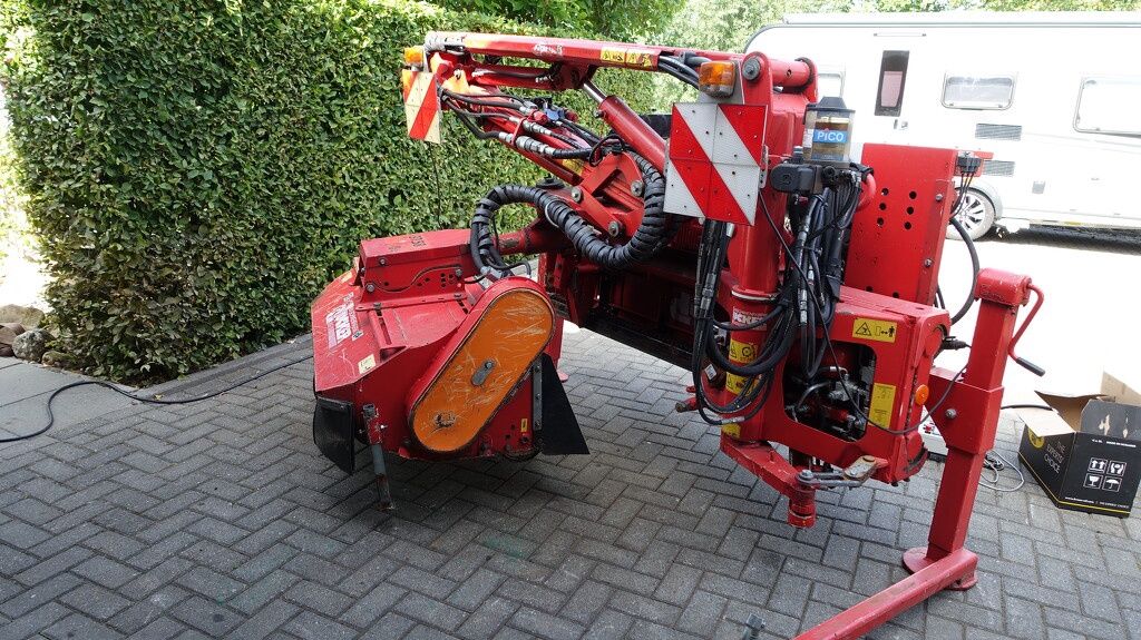 Ducker UNA450DX front maaiarm met Dücker MK12R klepelmaaier