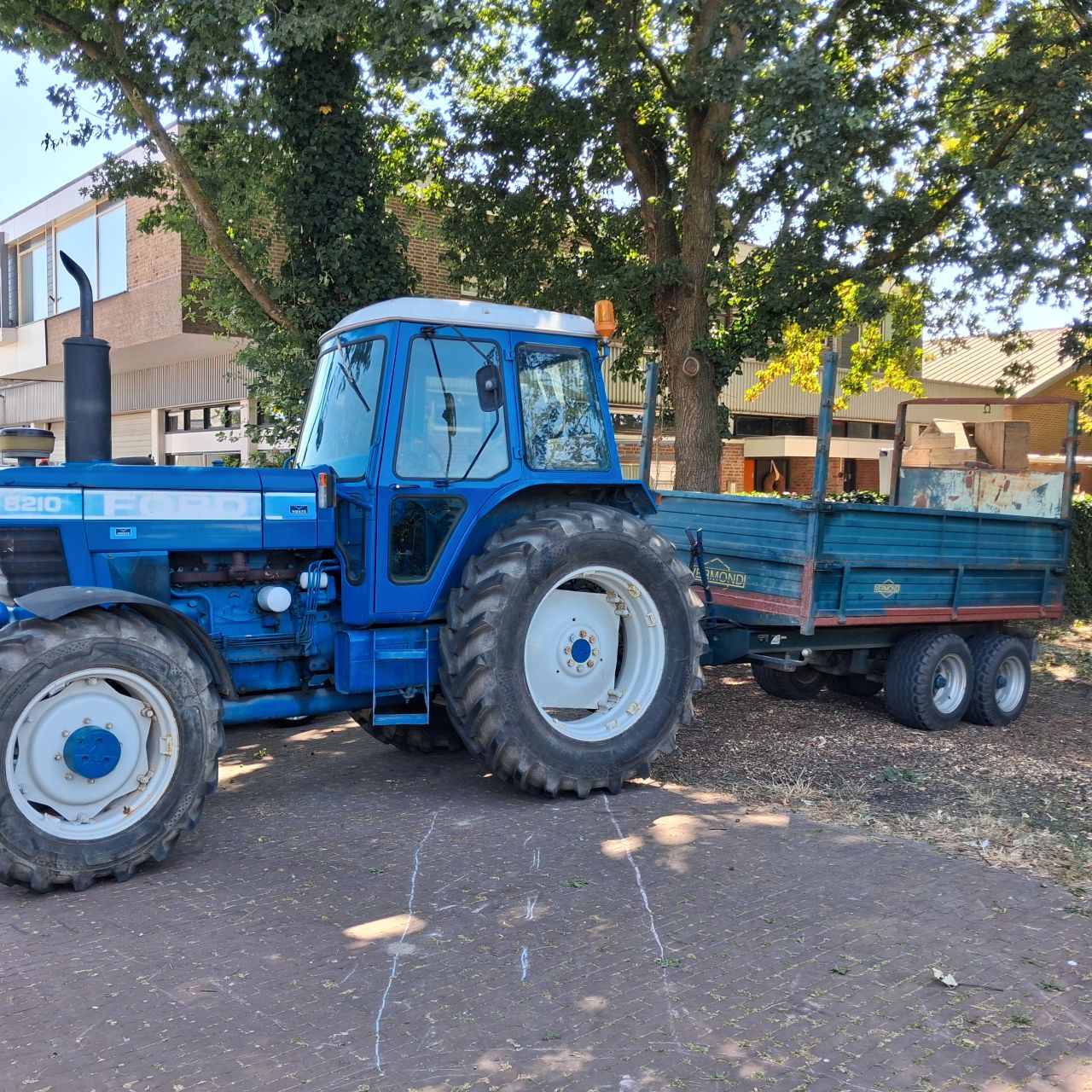 Vermond Kipper,Snipperkipper Ford 8210 Tractor