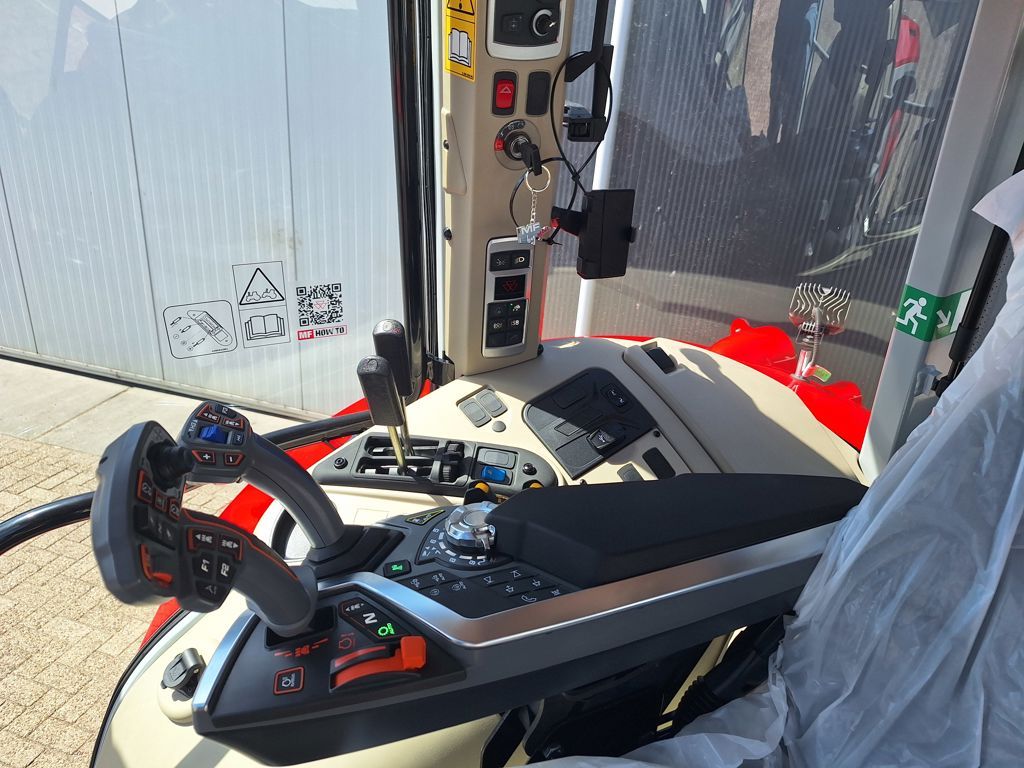 Massey Ferguson 5S.125 DYNA-VT EFFICIENT