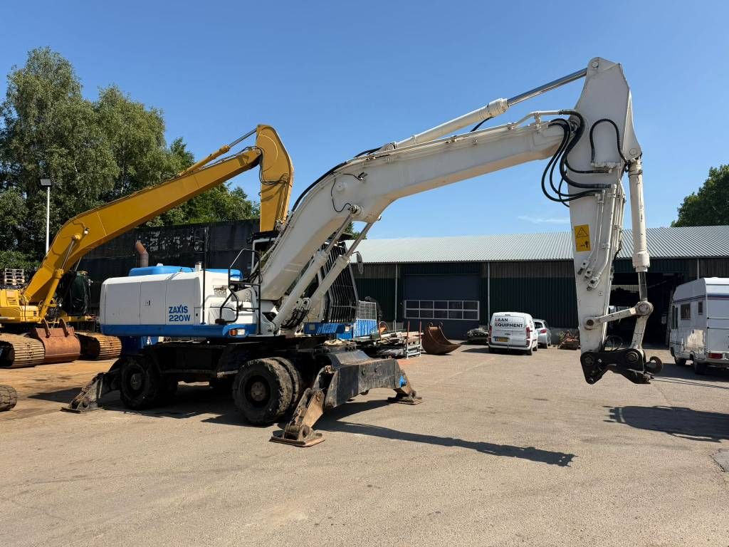 Hitachi ZX220 W-5 outriggers