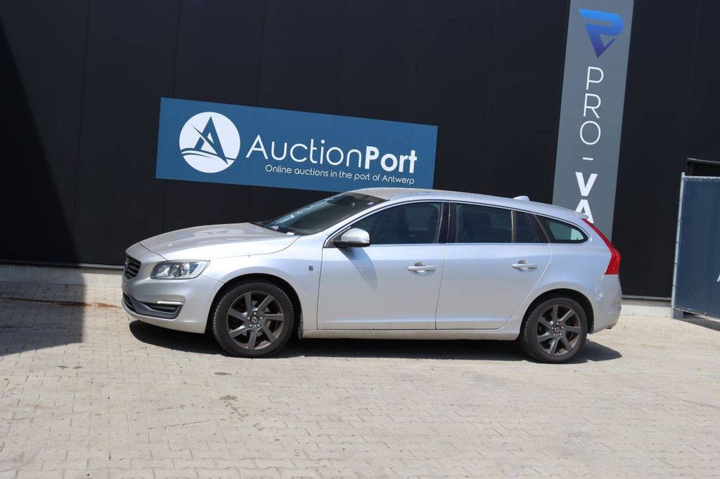 Volvo V60 D3 R-Design Diesel Kombi 150 PS 2016