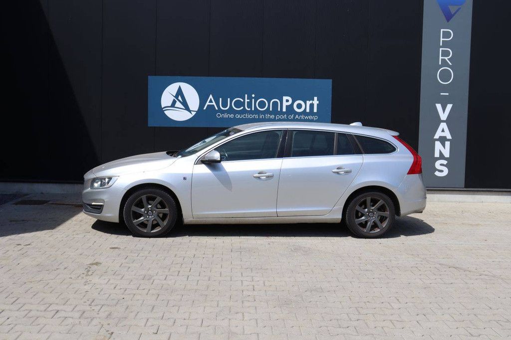 Volvo V60 D3 R-Design Diesel Kombi 150 PS 2016