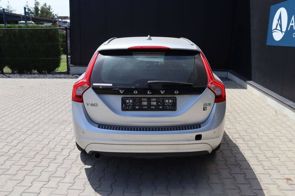 Volvo V60 D3 R-Design Diesel Kombi 150 PS 2016