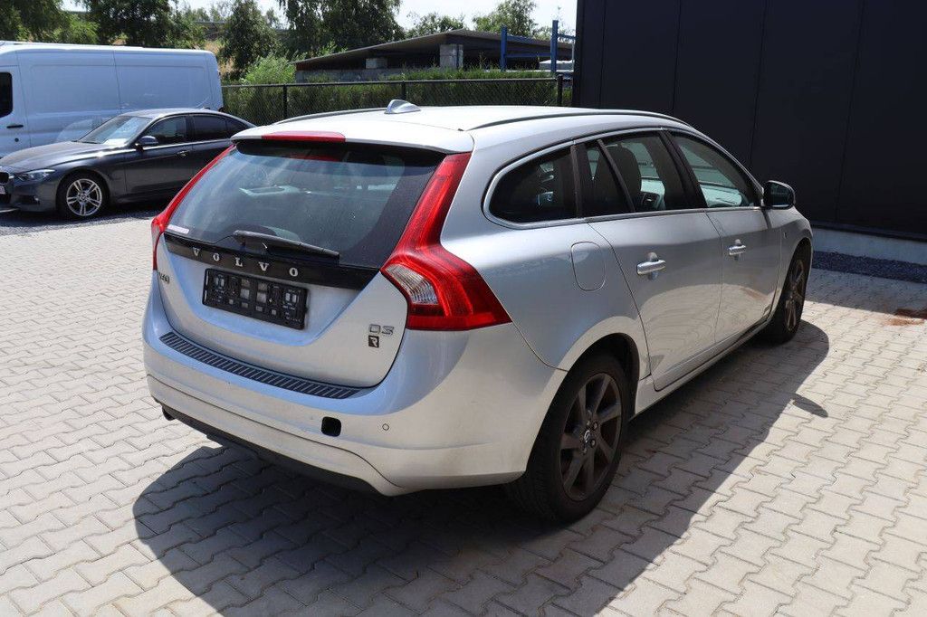 Volvo V60 D3 R-Design Diesel Kombi 150 PS 2016