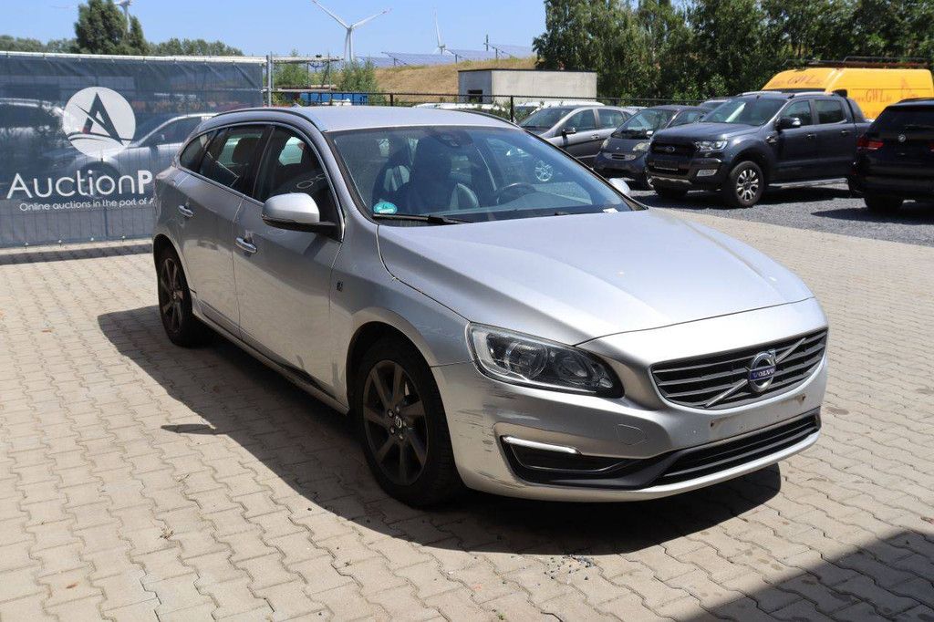 Volvo V60 D3 R-Design Diesel Kombi 150 PS 2016