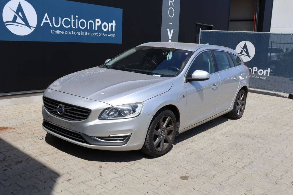 Volvo V60 D3 R-Design Diesel Kombi 150 PS 2016