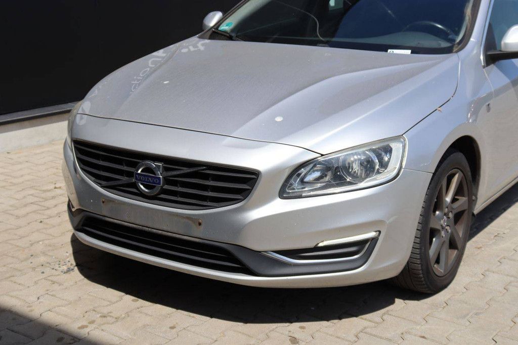 Volvo V60 D3 R-Design Diesel Kombi 150 PS 2016