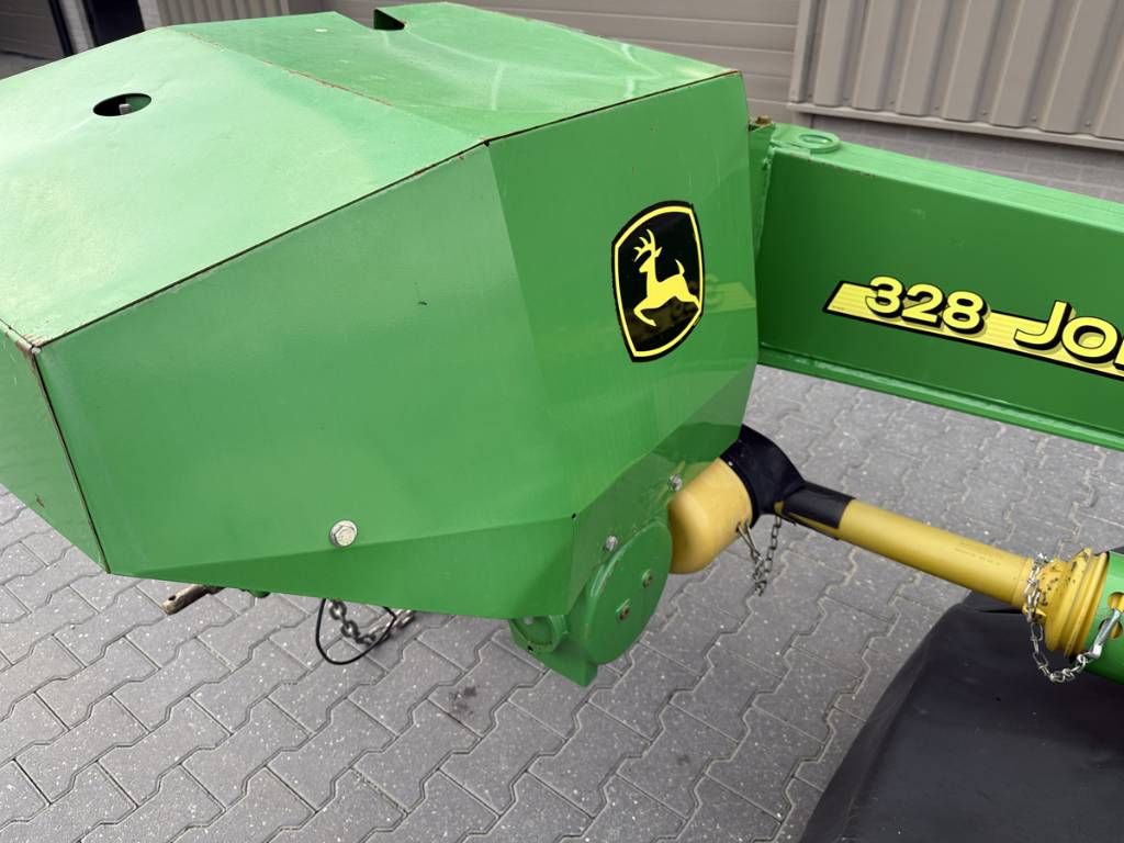 John Deere 328 Disc