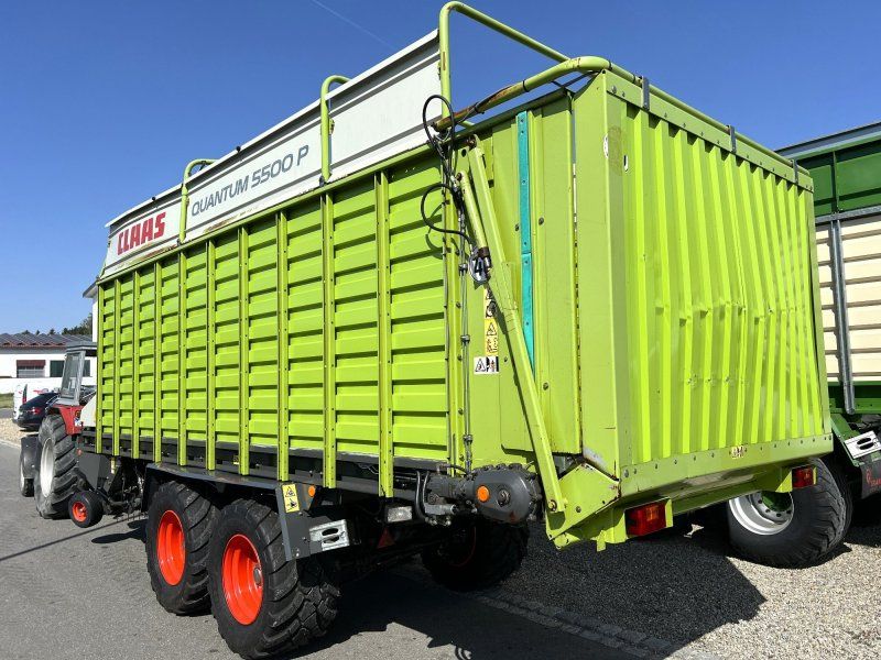 Claas Quantum 5500 P mit neuer 22,5-Zoll Bereifung und mit Nachlauflen
