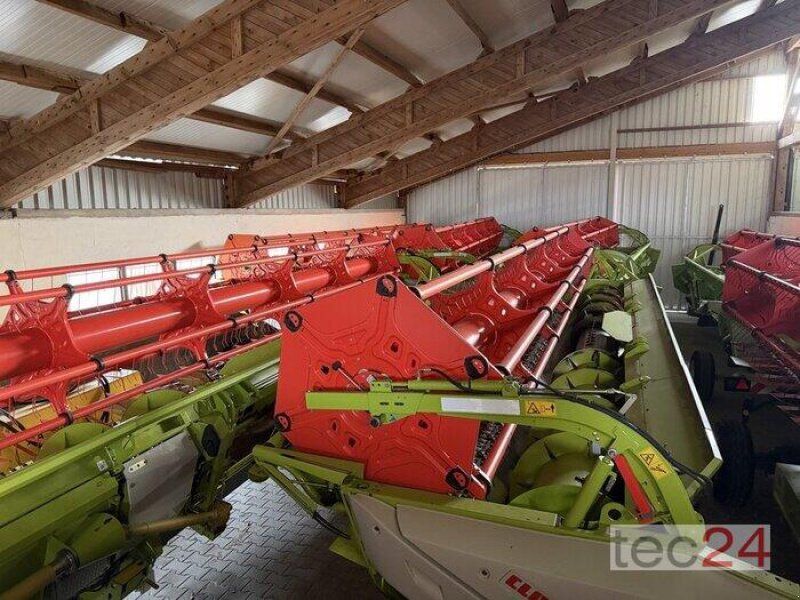 Claas Trion 650 mit Schneidwerk