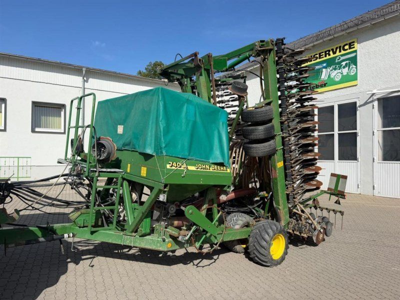 John Deere 740A