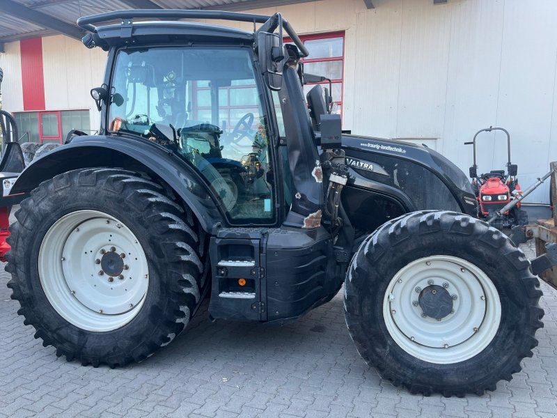 Valtra N134 A mit Rüfa und Forstausrüstung