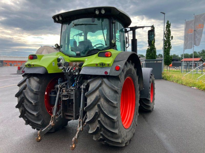 Claas Arion 660