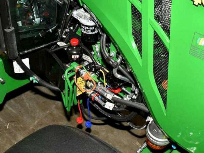 John Deere 4052R TRAKTOR