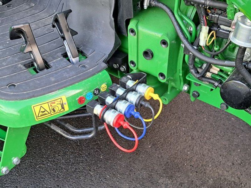 John Deere 3039R