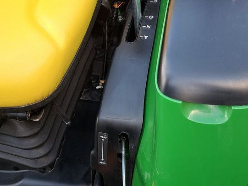 John Deere 3039R