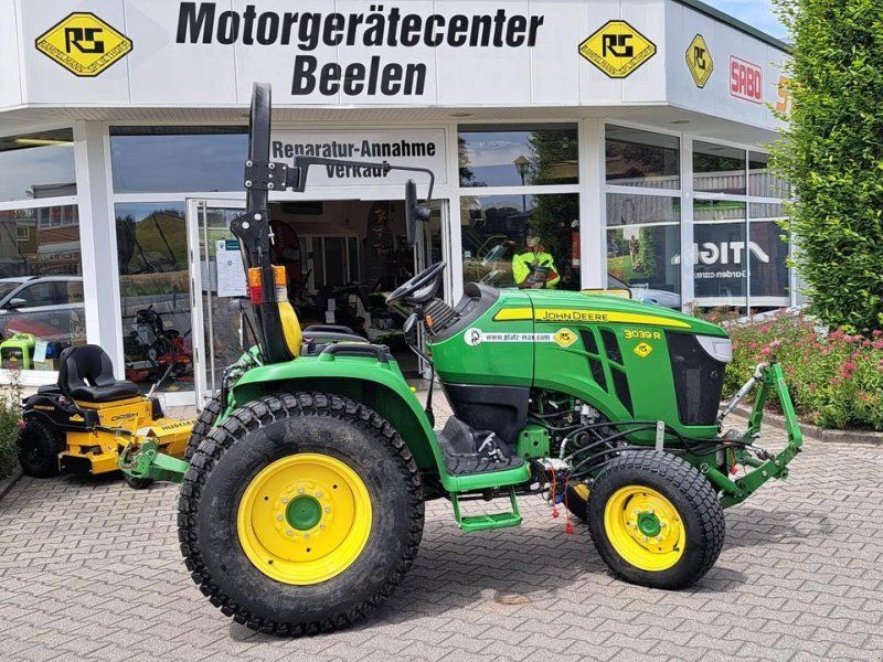 John Deere 3039R