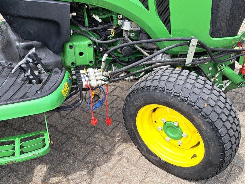 John Deere 3039R