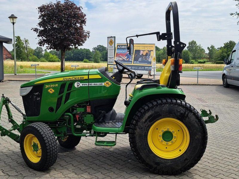 John Deere 3039R