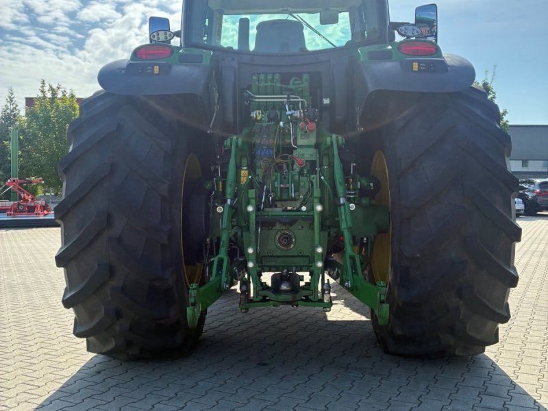 John Deere 6175R
