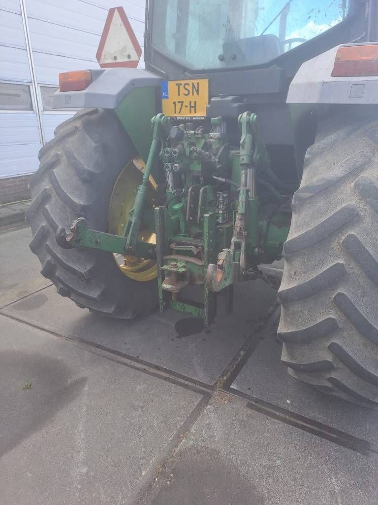 John Deere 6210 met werk