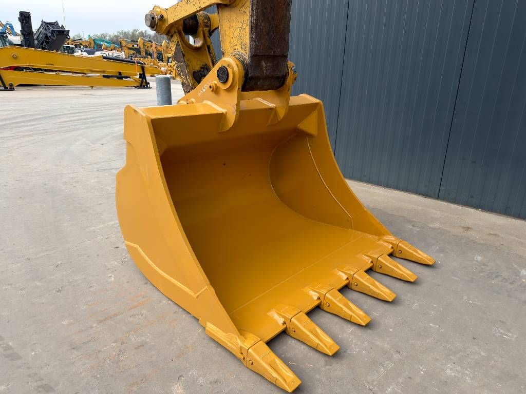 CAT 323EL VA
