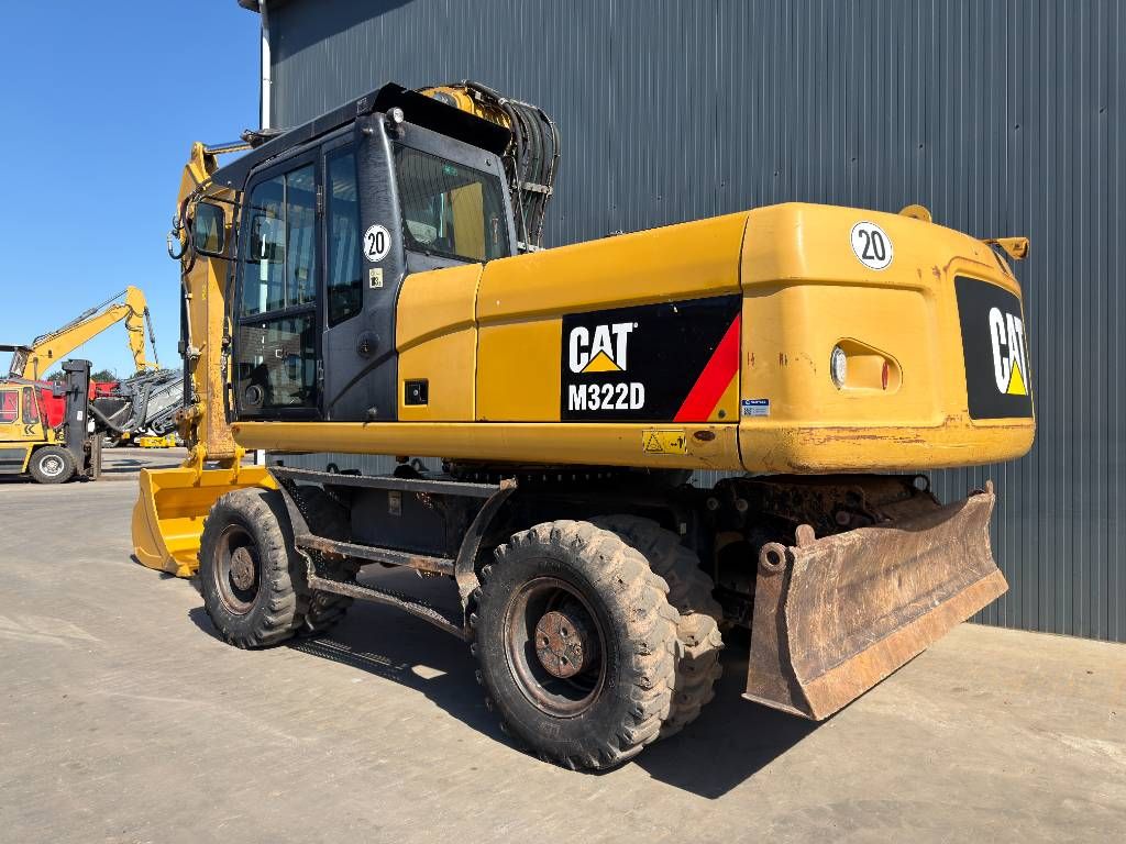 CAT M322D