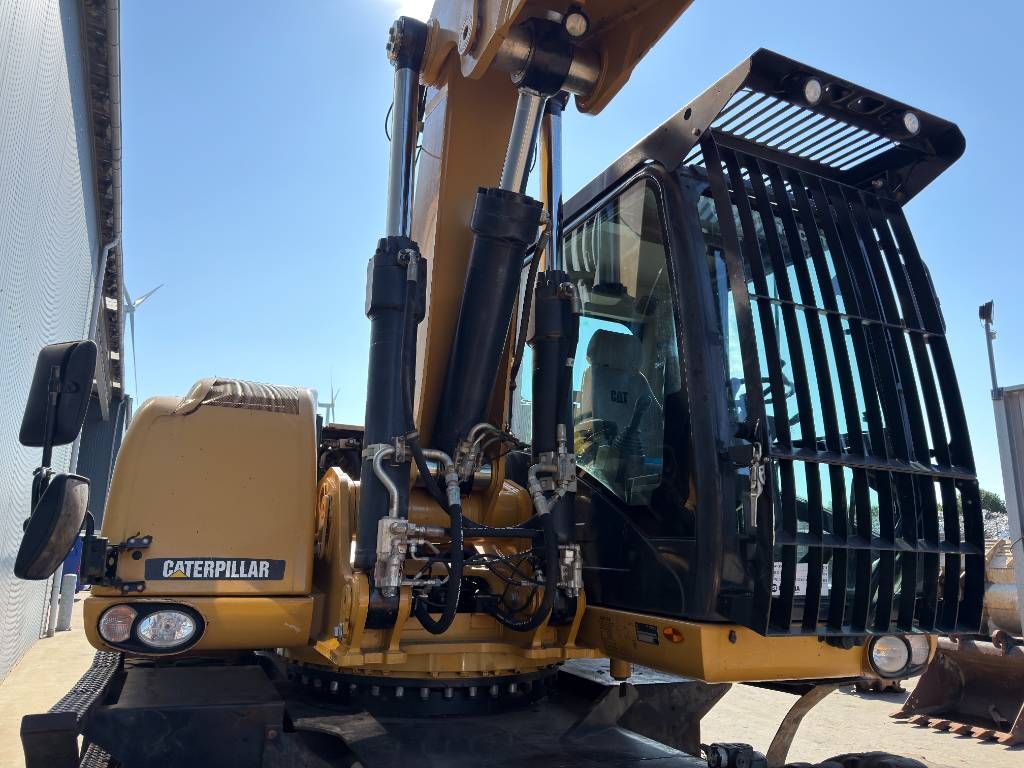 CAT M322D