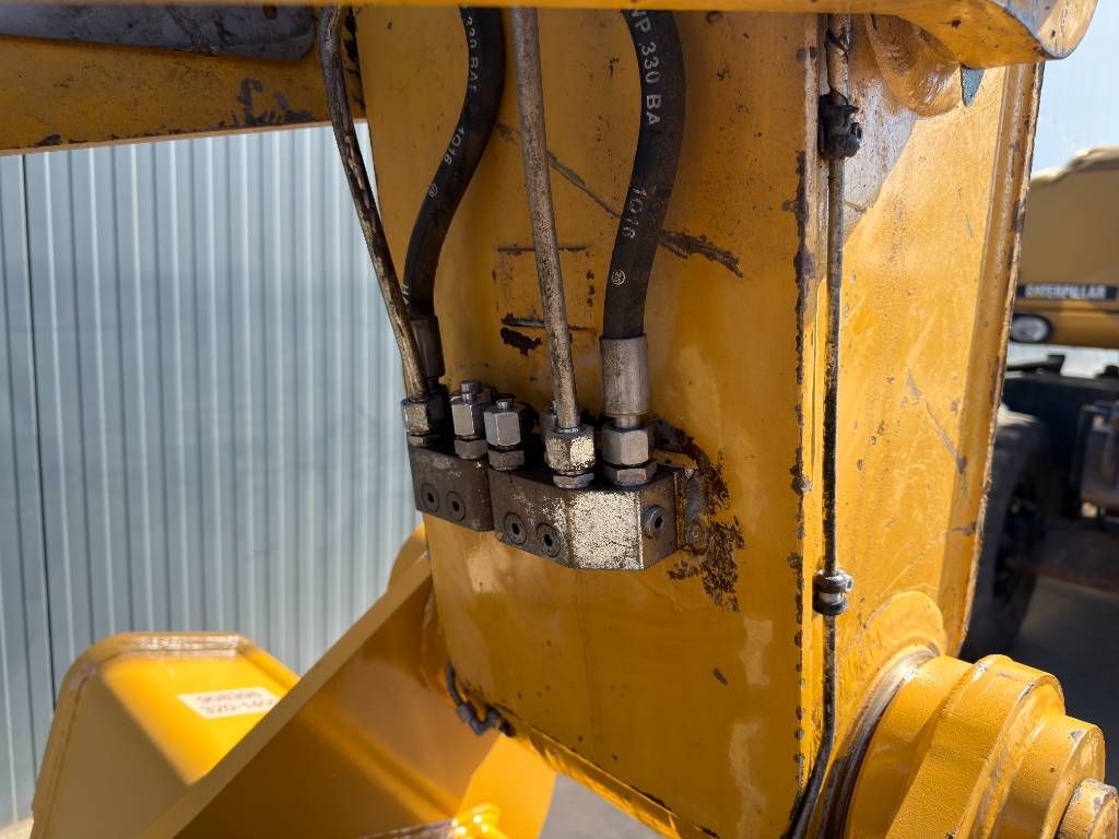CAT M322D