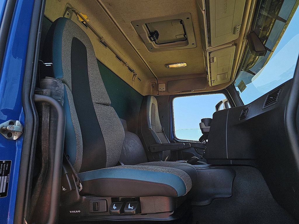 VOLVO FM 330 dropsides taillift