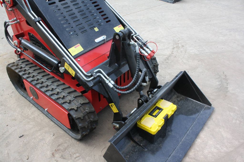 Kompaktlader SL380 Benzin 23 PS 2026