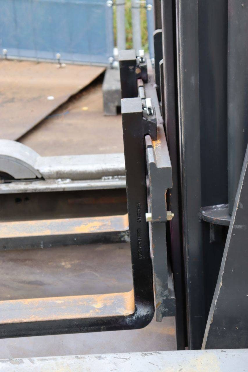 Reach Truck Still FM-X25 Electric 2500kg 5.73m 2010