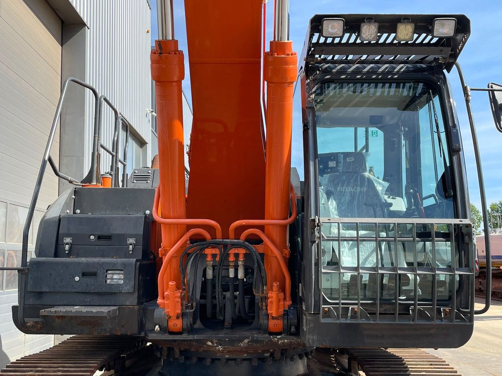 Hitachi ZX300LCN-6