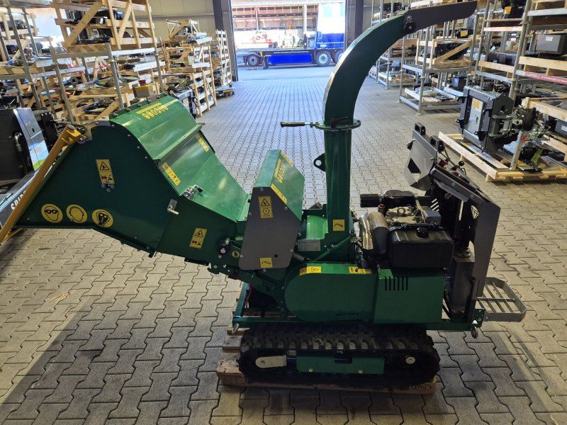 HS 140 MX PRO Holzhäcksler mit Dieselmotor und Kettenantrieb-Vorfüh