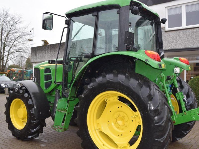 John Deere 6230