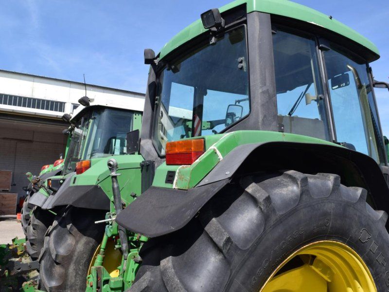 John Deere 6210
