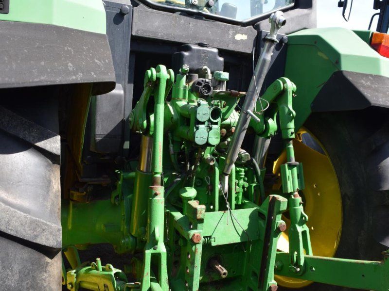 John Deere 6210
