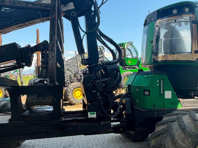 John Deere 1210E