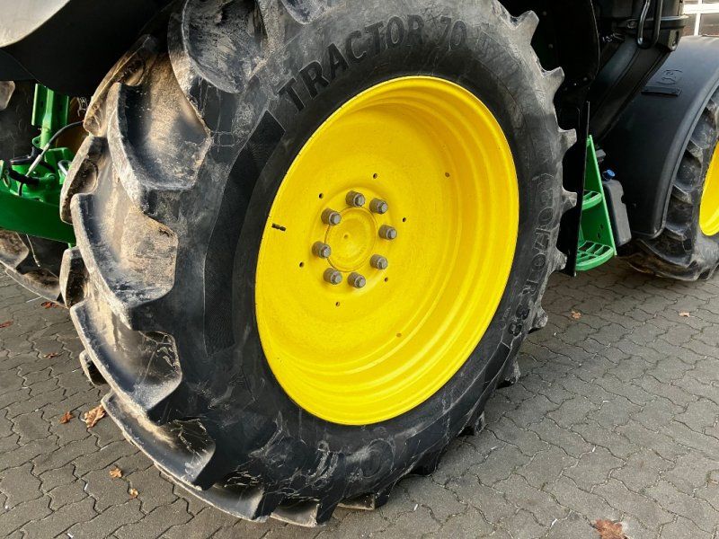 John Deere 6120M