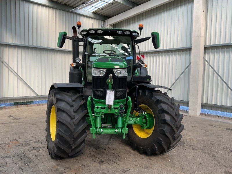 John Deere 6R 215